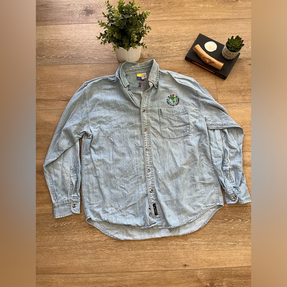 Stand for children longsleeve light blue button denim button up